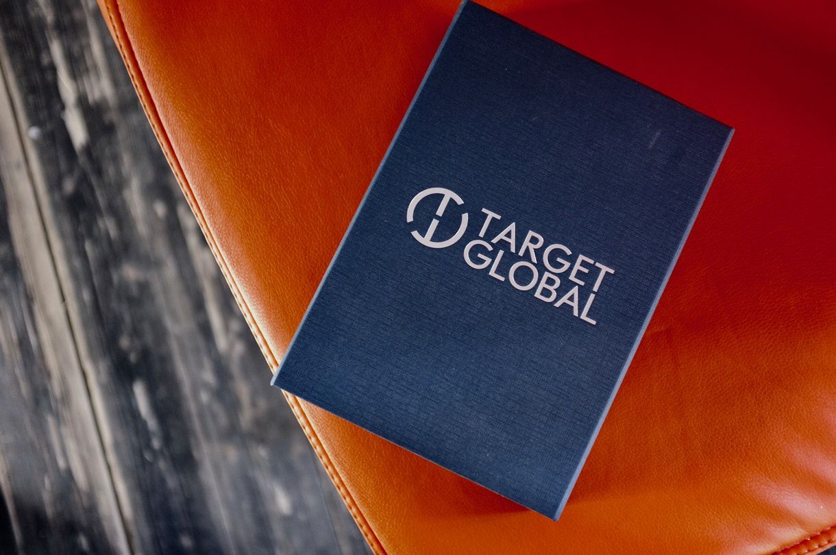 Коробка для книги «Target Global».